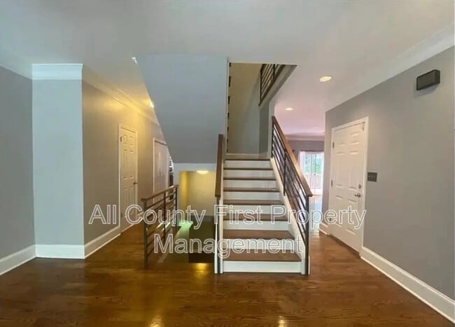 Building Photo - 1242 Wildcliff Pkwy NE