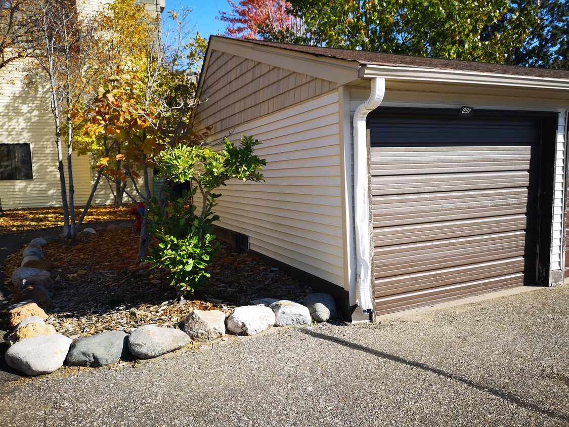 Primary Photo - 7124 72nd Ln N