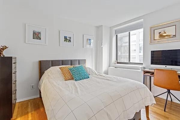 Foto del edificio - 445 W 19th St