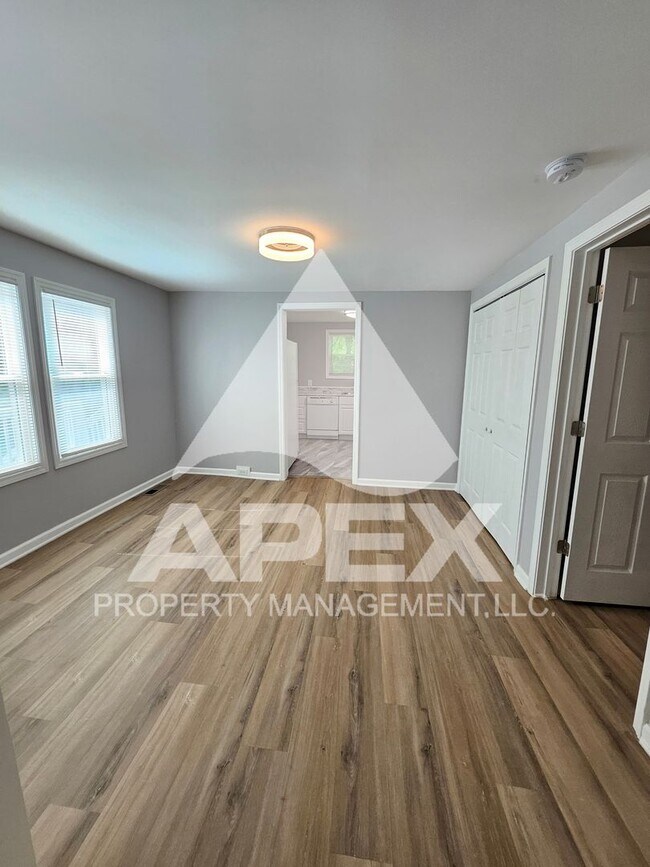 Foto del edificio - Renovated Craftsman Style 2 Bd 1- Ba Single Family Home with off street parking mins from Downtown!