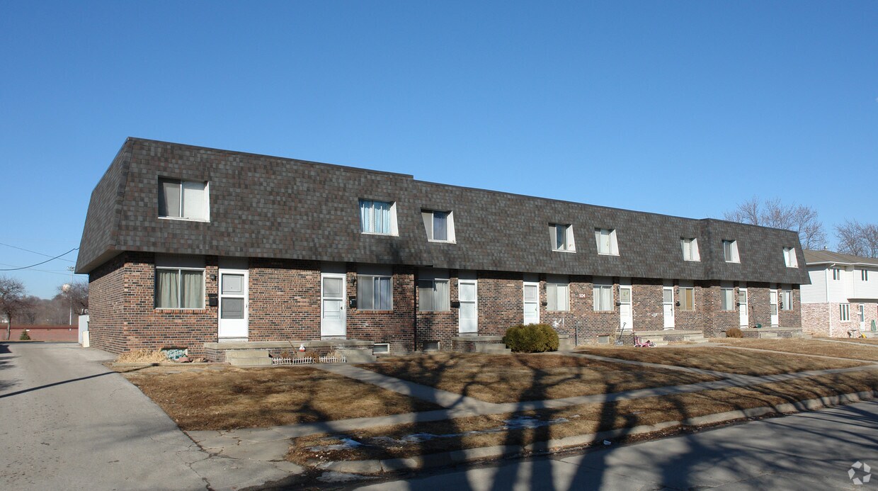 Primary Photo - Cordes Apartments