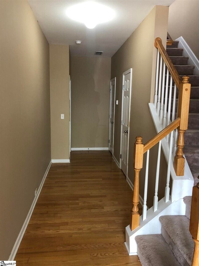 Building Photo - 223 Greenbush Ct