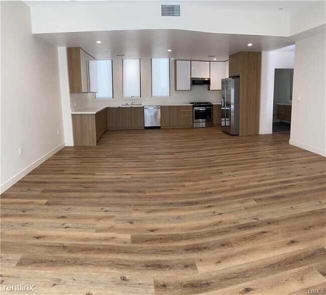 Building Photo - 503 N Santa Anita Ave