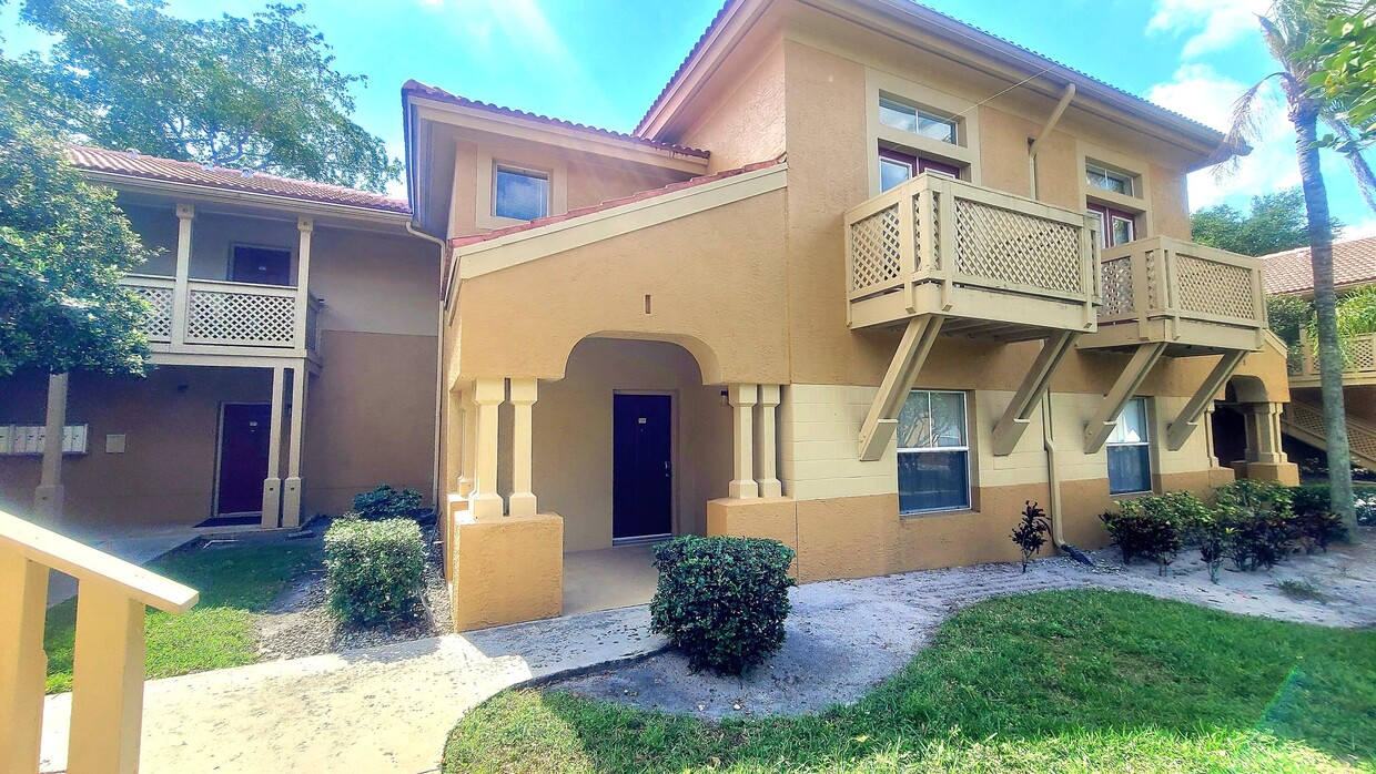 Primary Photo - 4823 Via Palm Lakes Via