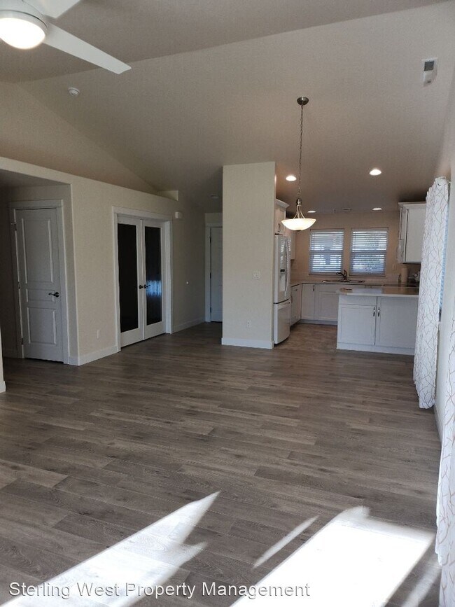 Building Photo - 3 br, 2 bath House - 3226 McCloud
