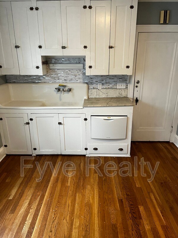 Foto del edificio - 2671 E 130th St