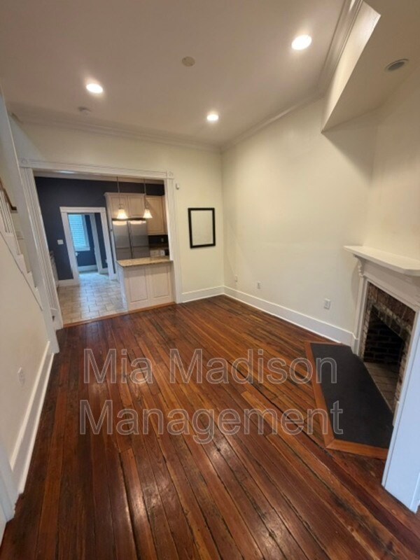 Foto del edificio - 302 E 33rd St