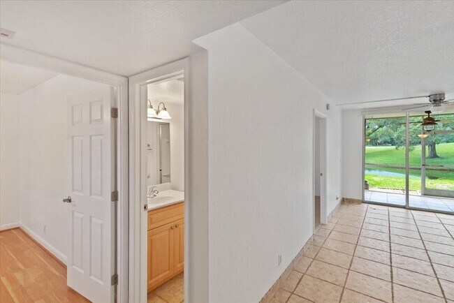 Building Photo - 9470 Poinciana Pl