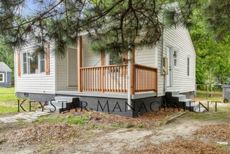 Building Photo - 429 Henry St