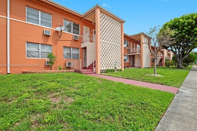 Foto del edificio - 3571 SW 10th St