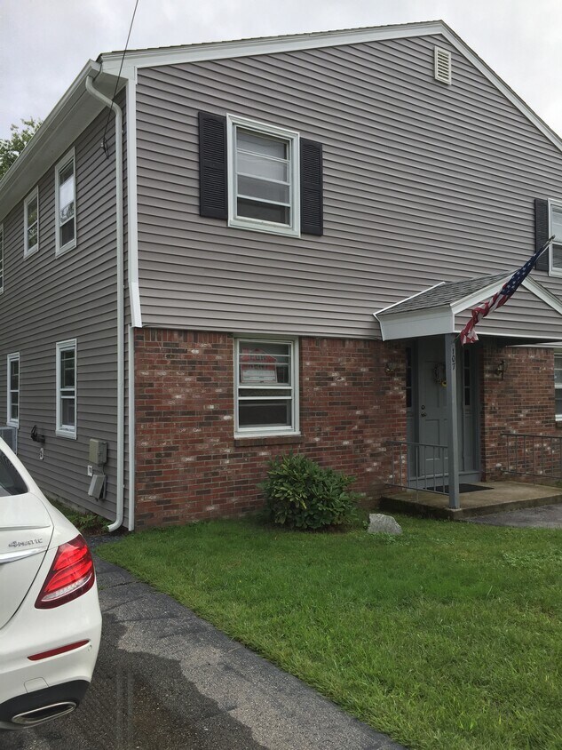 107 Hoffman Ave, Cranston, RI 02920 Townhome Rentals in Cranston RI