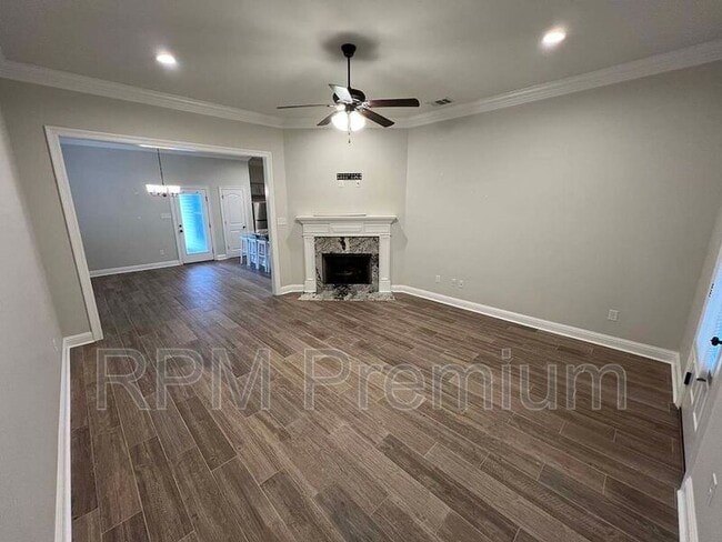 Building Photo - 6212 Lake Edge Dr
