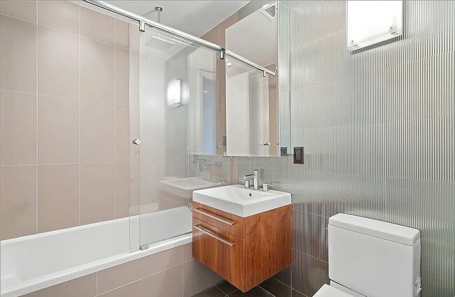 Building Photo - 26-26 Jackson Ave