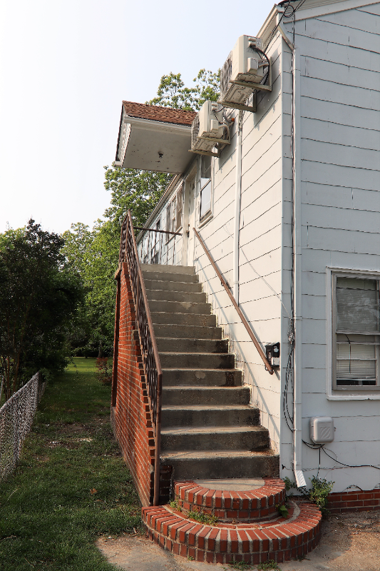 Building Photo - 10 Aylwin Crescent