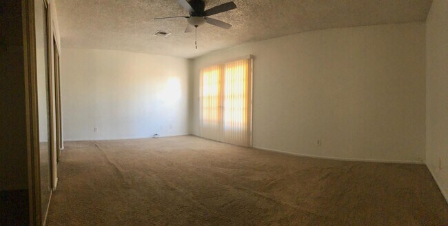 Foto del edificio - 823 Spyglass Ln