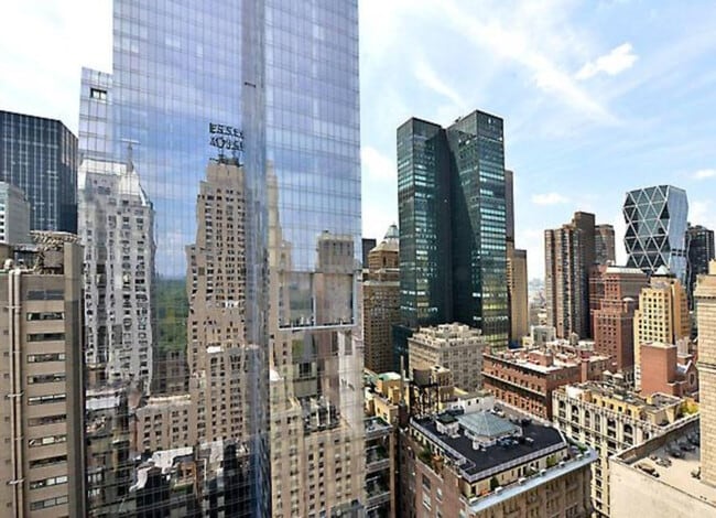 Building Photo - 160 Central Park S