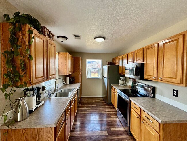 Foto del edificio - Spacious 2 Bed 2.5 Bath Townhouse in Northeast Fort Collins