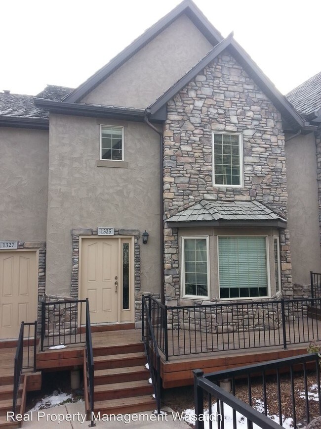 Building Photo - 1325 E Lake Springs Ln