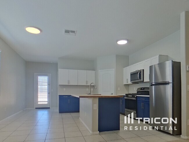 Foto del edificio - 30928 W Picadilly Rd