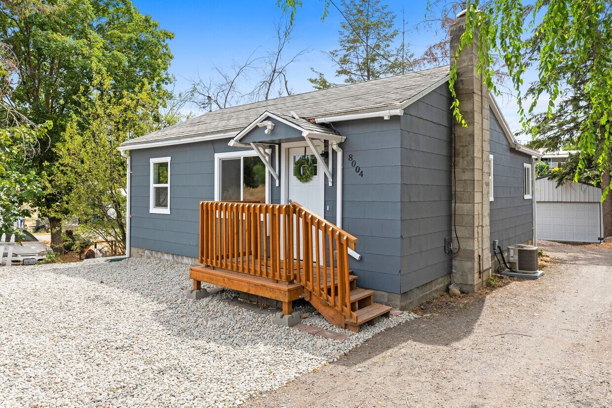 Foto principal - Dishman Area Home with Shop!