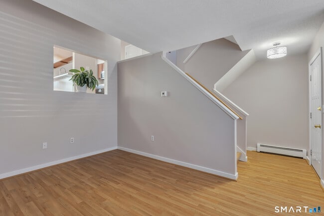 Building Photo - 60 Old Town Rd