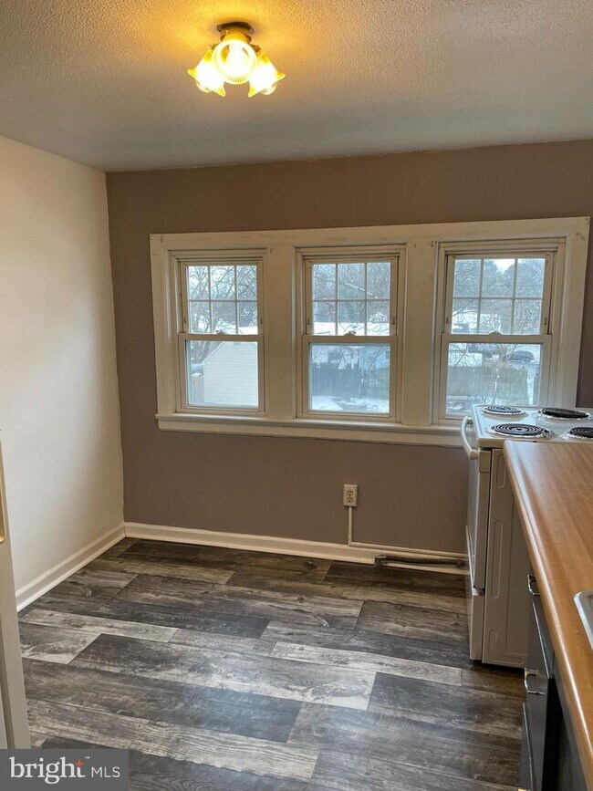 Building Photo - 321 Stockham Ave