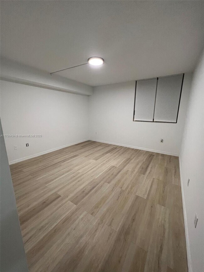 Foto del edificio - 5091 NW 7th St