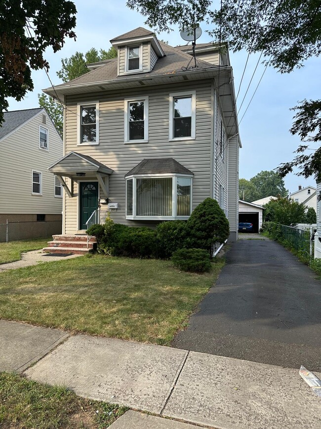 Building Photo - 73 Grove Ave