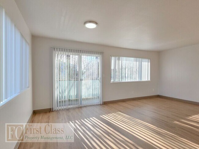 Foto del edificio - 12345 SW Hall Blvd