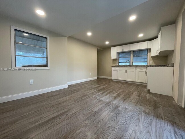 Foto del edificio - 10292 SW Sandalfoot Blvd