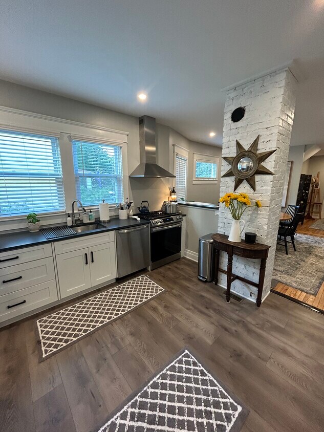 Cocina 1 - 448 Crescent Ave