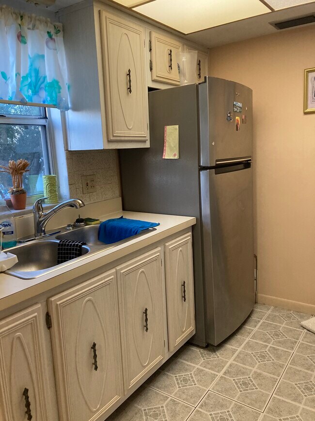 Kitchen - 3147 29th Ave N