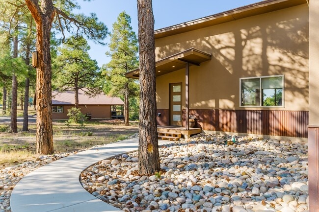 Building Photo - 642 Twincreek Cir