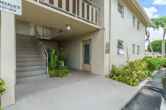 Building Photo - 410 NE 17th Ave