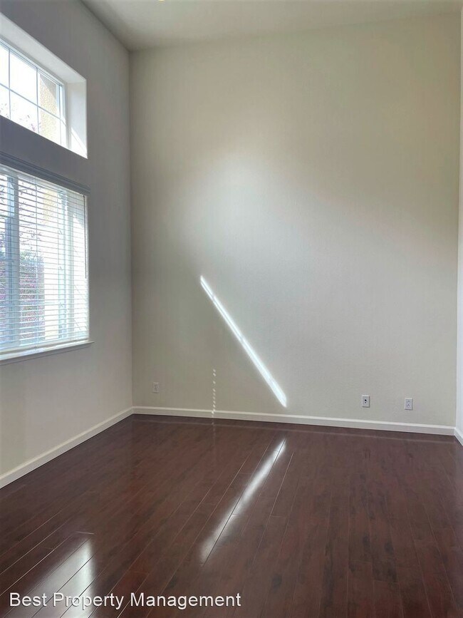 Building Photo - 3 br, 2.5 bath House - 35145 11th Street
