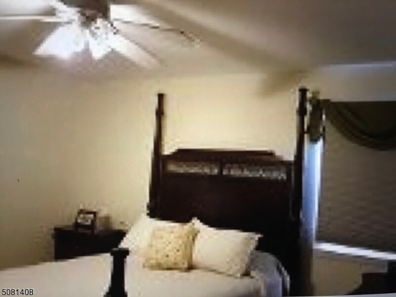 Building Photo - 12 Hausmann Ct