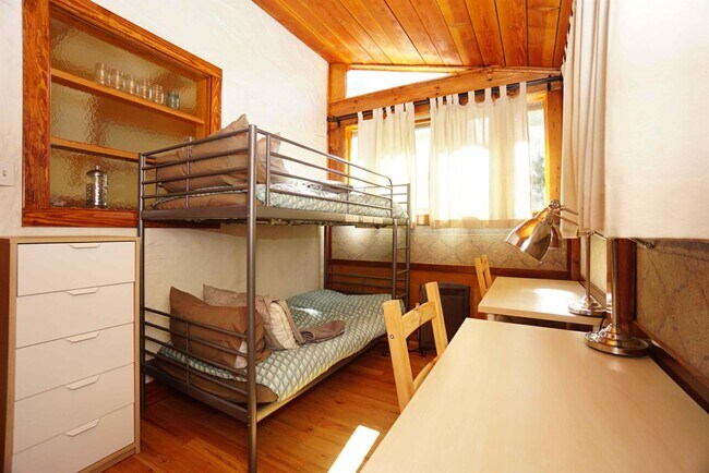 Foto del edificio - 2420 Ridge Rd