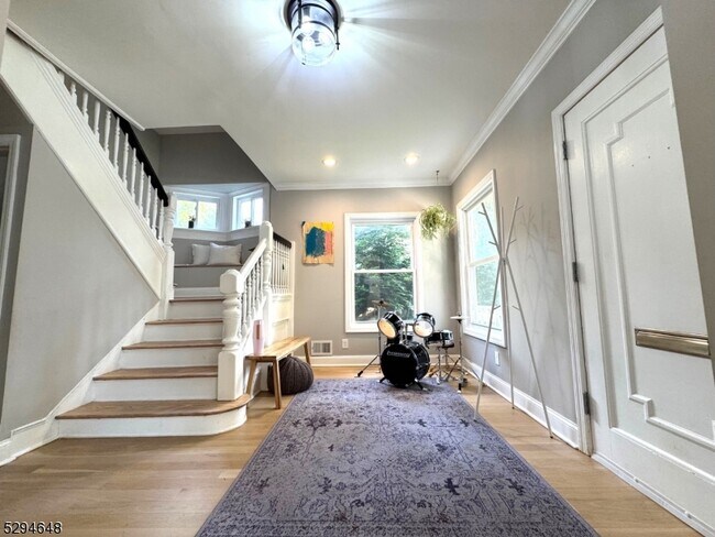 Building Photo - 385 Meadowbrook Ln