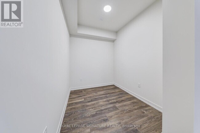 Photo du bâtiment - 181-181 Sterling Rd
