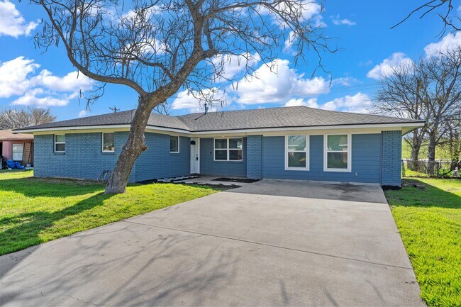 Building Photo - 1012 Clover Dr