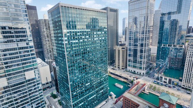 Building Photo - 345 N La Salle Dr