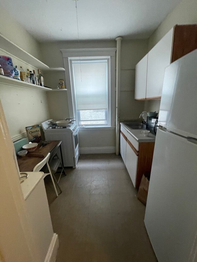 Building Photo - No Fee  Split style 2 bed Ht HW Inc Laundry No Fee Students ok 9.1