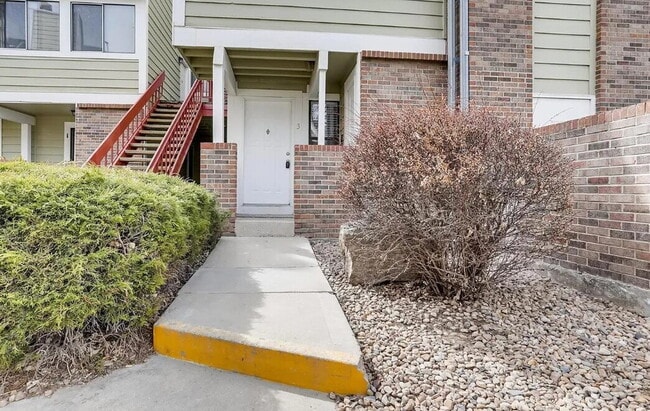 Building Photo - 932 S Dearborn Way