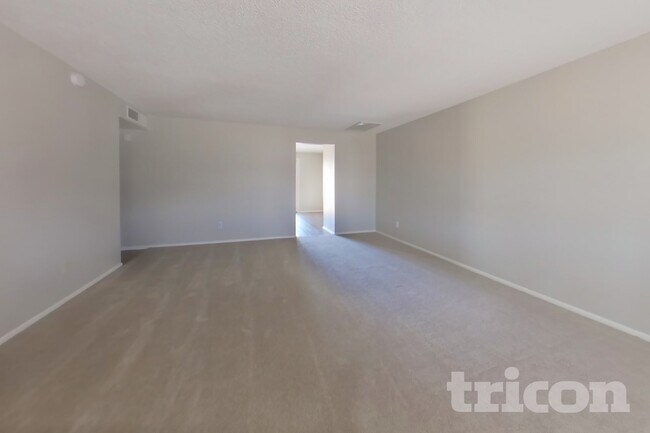 Foto del edificio - 13215 N 42nd St