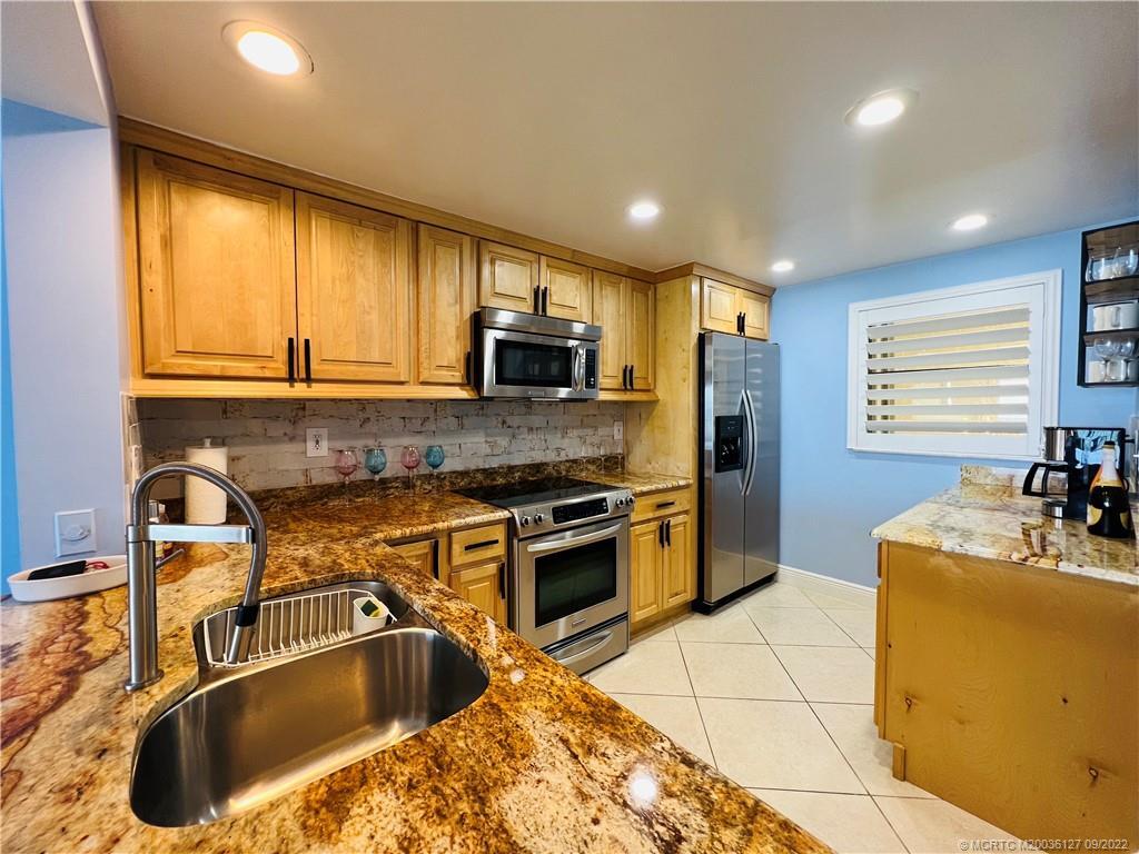 Primary Photo - 9400 S Ocean Dr
