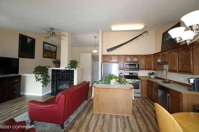 Building Photo - 3 Bedroom South Anchorage Townhouse!