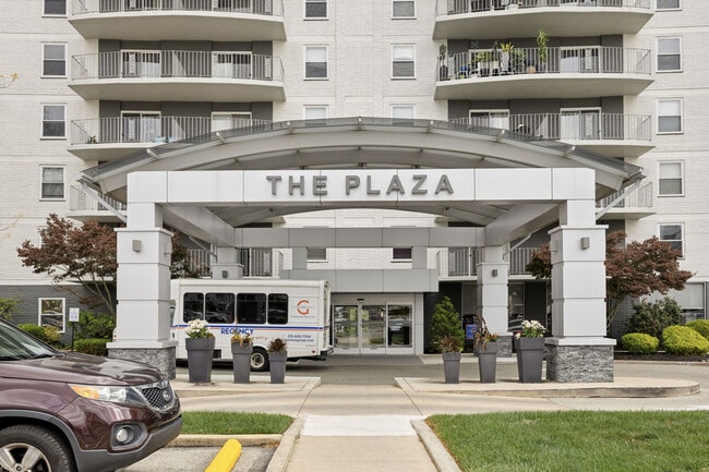 Building Photo - The Plaza Apartments