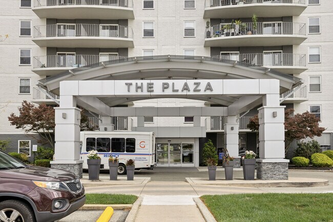 Foto del edificio - The Plaza Apartments