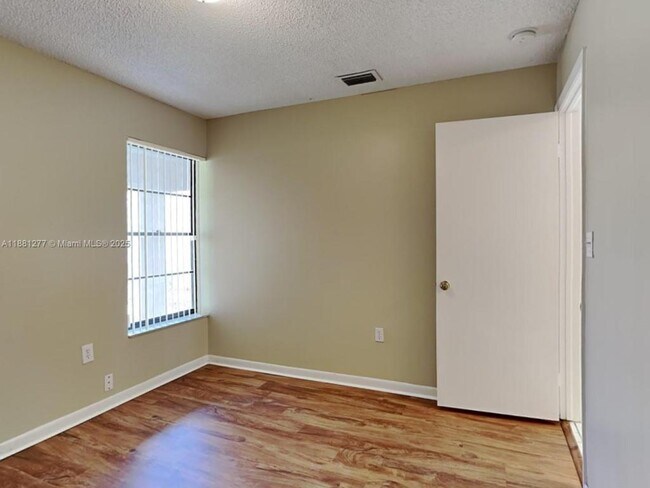 Foto del edificio - 18922 NW 80th Ct