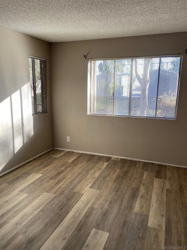 Foto del edificio - 5995 Dandridge Ln
